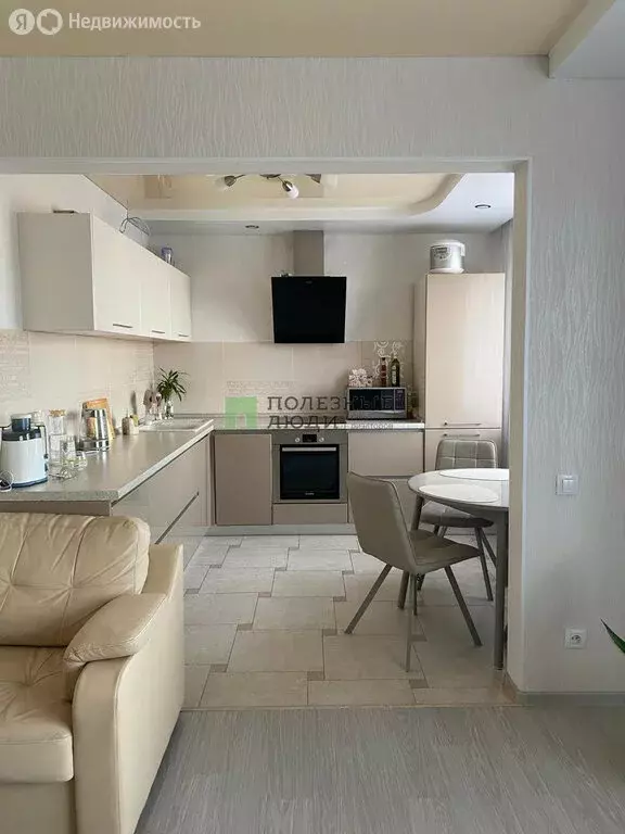 3-комнатная квартира: Красноярск, улица Молокова, 58 (69 м) - Фото 0