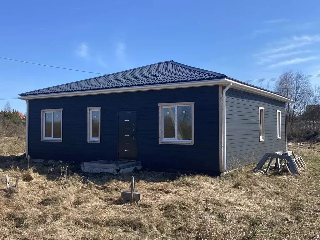Дом в Новгородская область, Новгородский район, Ракомское с/пос, д. ... - Фото 1