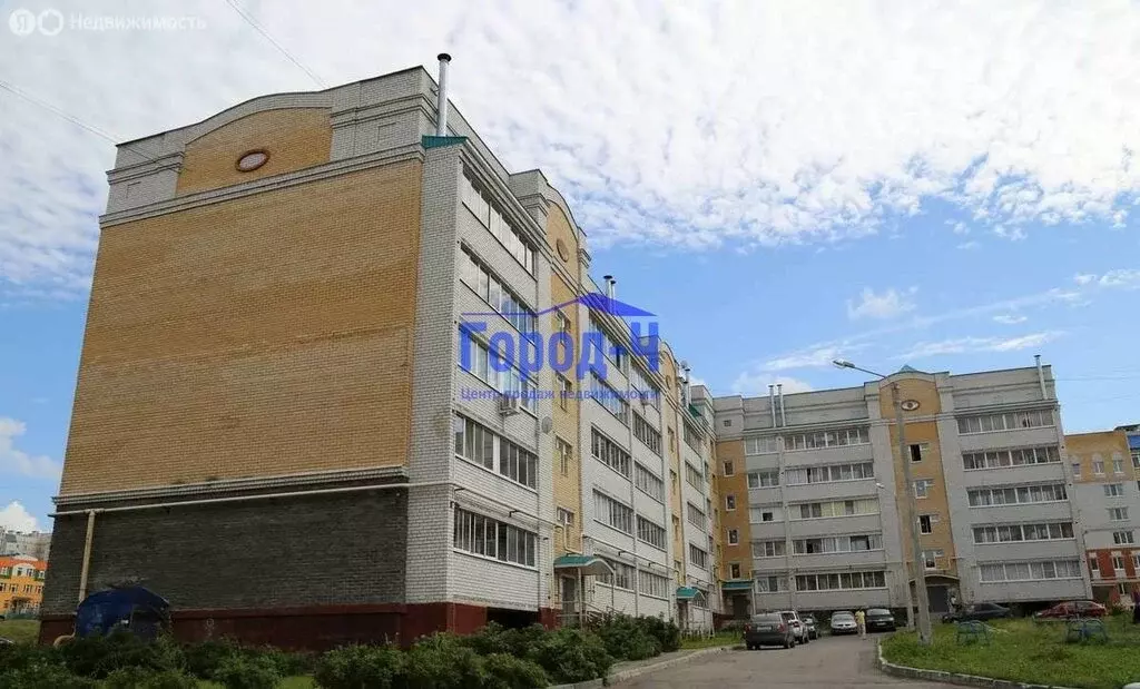 2-комнатная квартира: Чебоксары, улица Строителей, 12 (65 м) - Фото 1