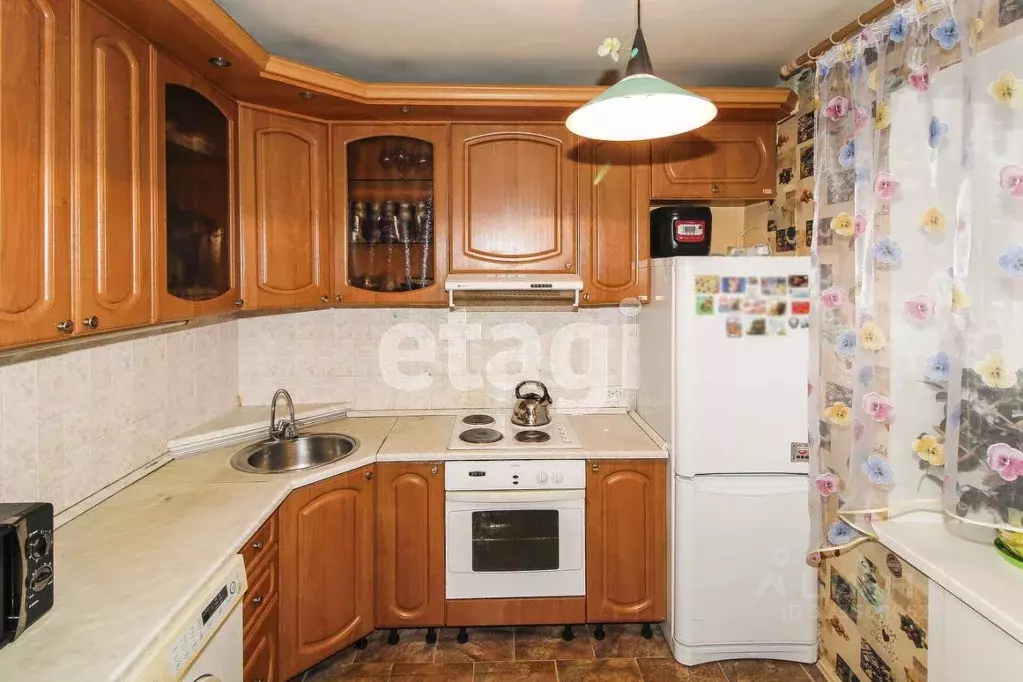 3-к кв. Тюменская область, Тюмень ул. 9 Января, 164 (72.4 м) - Фото 1