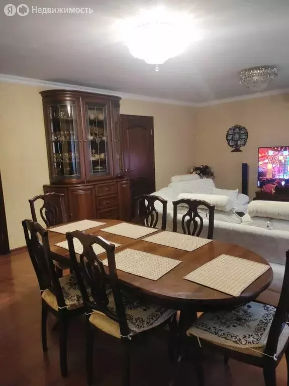 5-комнатная квартира: Сарапул, Центральный жилой район, улица Крылова, ... - Фото 2