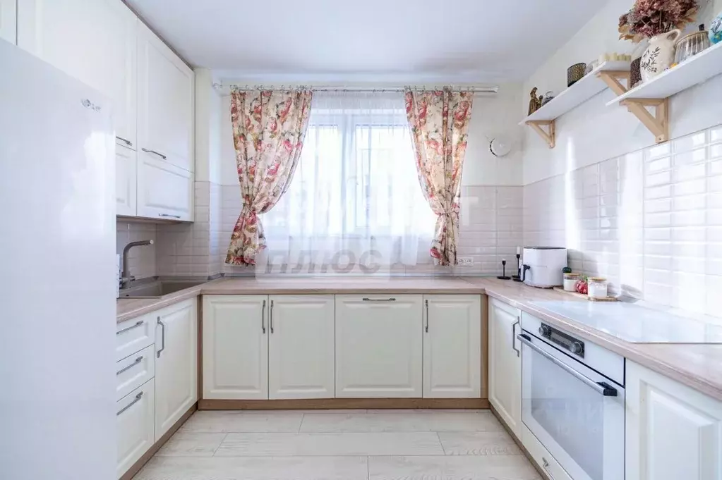 3-к кв. Алтайский край, Барнаул ул. Сергея Семенова, 18 (65.7 м) - Фото 1