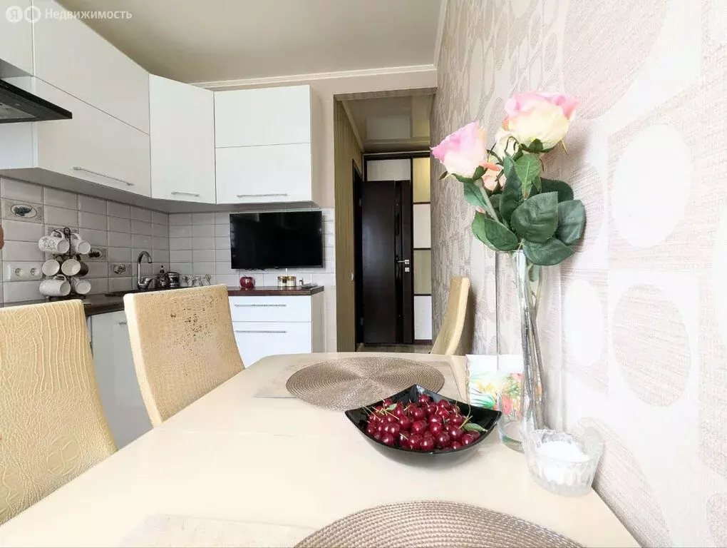 2-комнатная квартира: Барнаул, улица Солнечная Поляна, 45 (45 м) - Фото 0