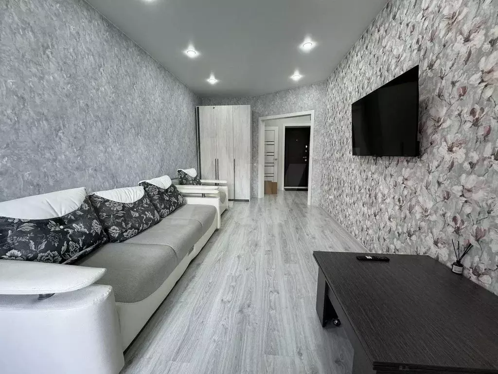 1-к. квартира, 42 м, 3/7 эт. - Фото 1