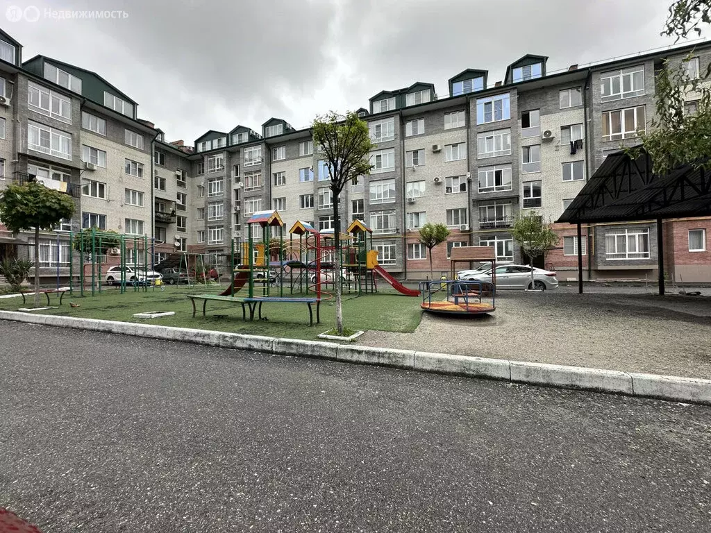 2-комнатная квартира: Владикавказ, улица Шамиля Джикаева, 2 (72 м) - Фото 1