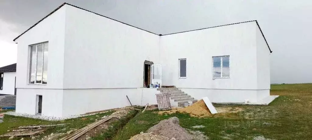 Дом в Крым, Симферопольский район, с. Урожайное ул. Крымская (120 м) - Фото 1