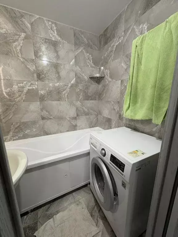 3-к. квартира, 70 м, 8/10 эт. - Фото 0