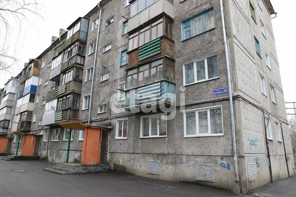 3-комнатная квартира: Прокопьевск, улица Жолтовского, 20 (60.7 м) - Фото 0