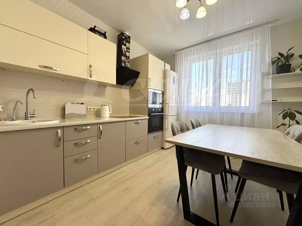 2-к кв. Тюменская область, Тюмень ул. Фармана Салманова, 10 (50.0 м) - Фото 1