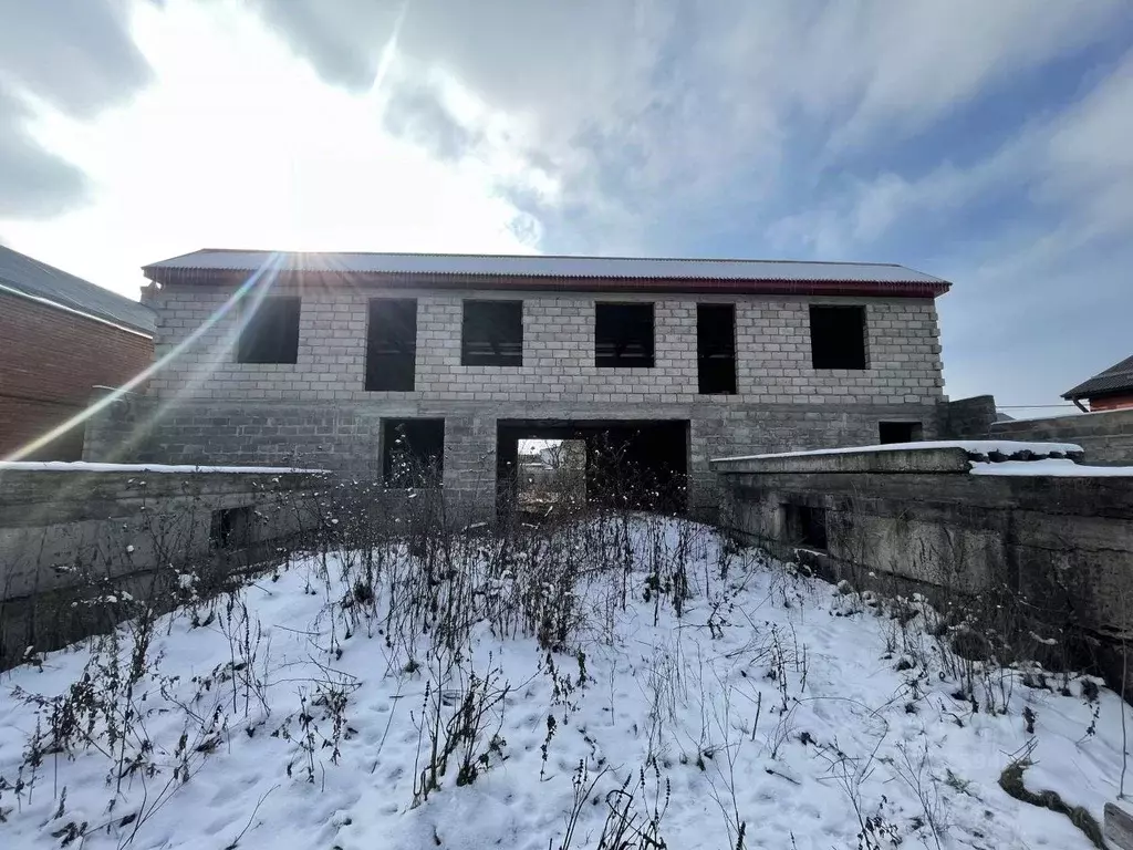 Дом в Северная Осетия, Беслан Правобережный район, ул. Весенняя (200 ... - Фото 1