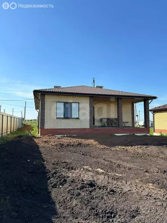 Дом в Тукаевский район, деревня Азьмушкино, Юбилейная улица (140 м) - Фото 0