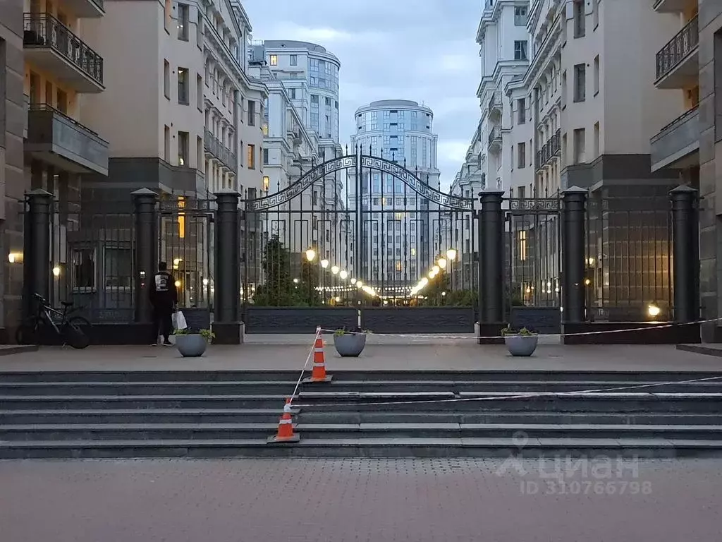 Комната Санкт-Петербург просп. Средний Васильевского острова, 85 - Фото 1