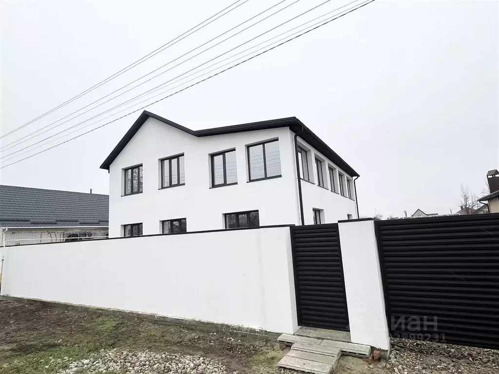 Дом в Краснодарский край, Павловская ст-ца ул. Победы, 8 (250 м) - Фото 1