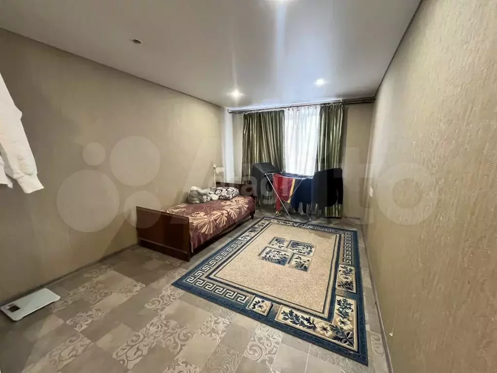 Комната 37 м в 8-к., 3/5 эт. - Фото 1