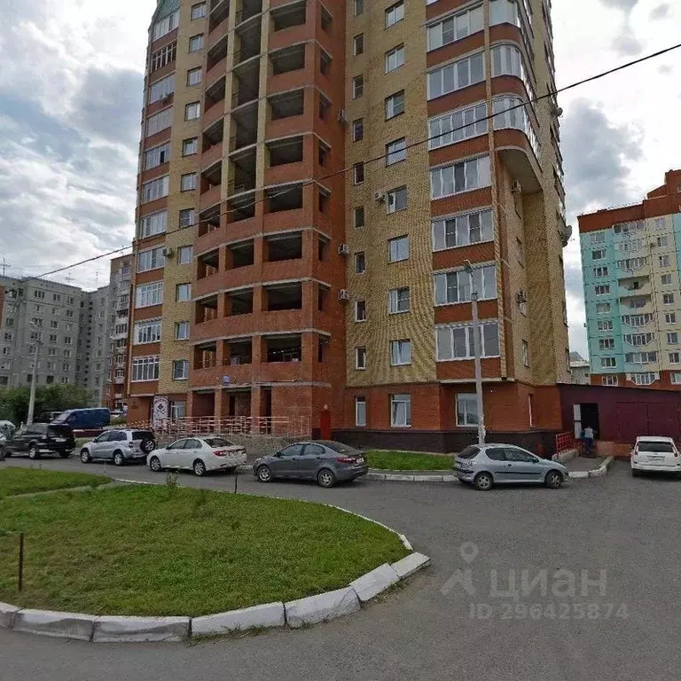 3-к кв. Омская область, Омск ул. Арнольда Нейбута, 8 (80.0 м) - Фото 1