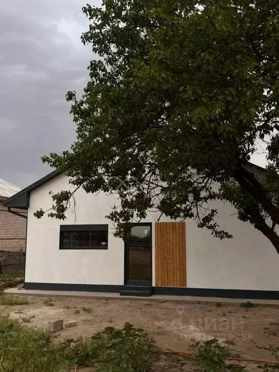 Дом в Волгоградская область, Среднеахтубинский район, Фрунзенское ... - Фото 1