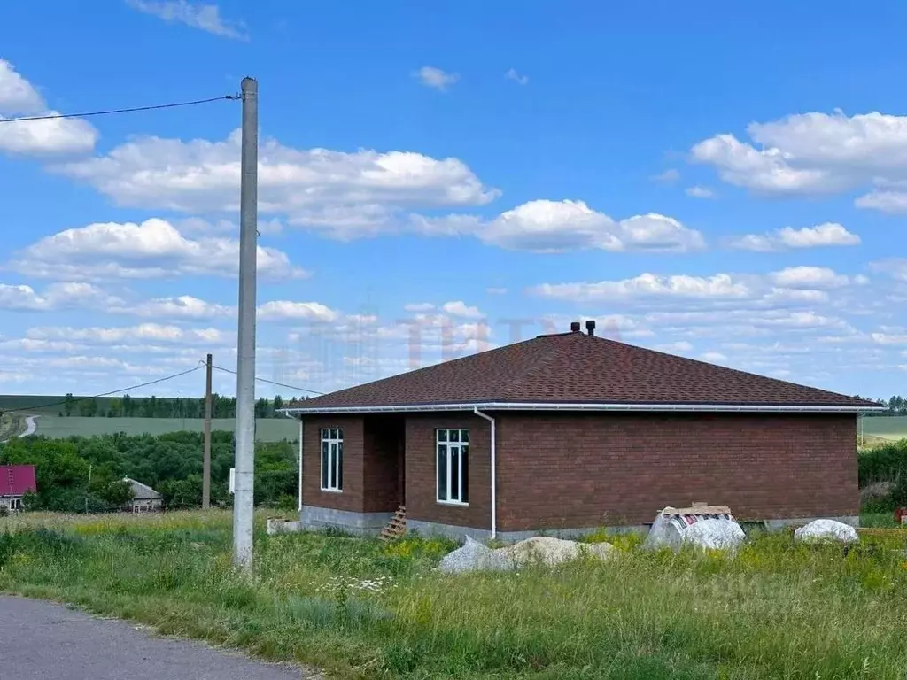 Дом в Белгородская область, Старооскольский городской округ, с. ... - Фото 0