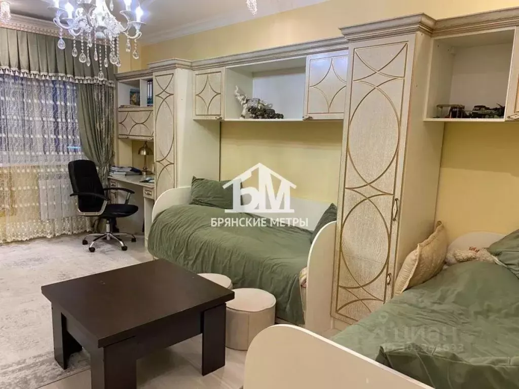 3-к кв. Брянская область, Брянск ул. Горбатова, 10 (89.7 м) - Фото 0