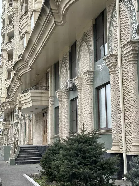 2-комнатная квартира: Махачкала, улица Ирчи Казака, 128В (112 м) - Фото 1