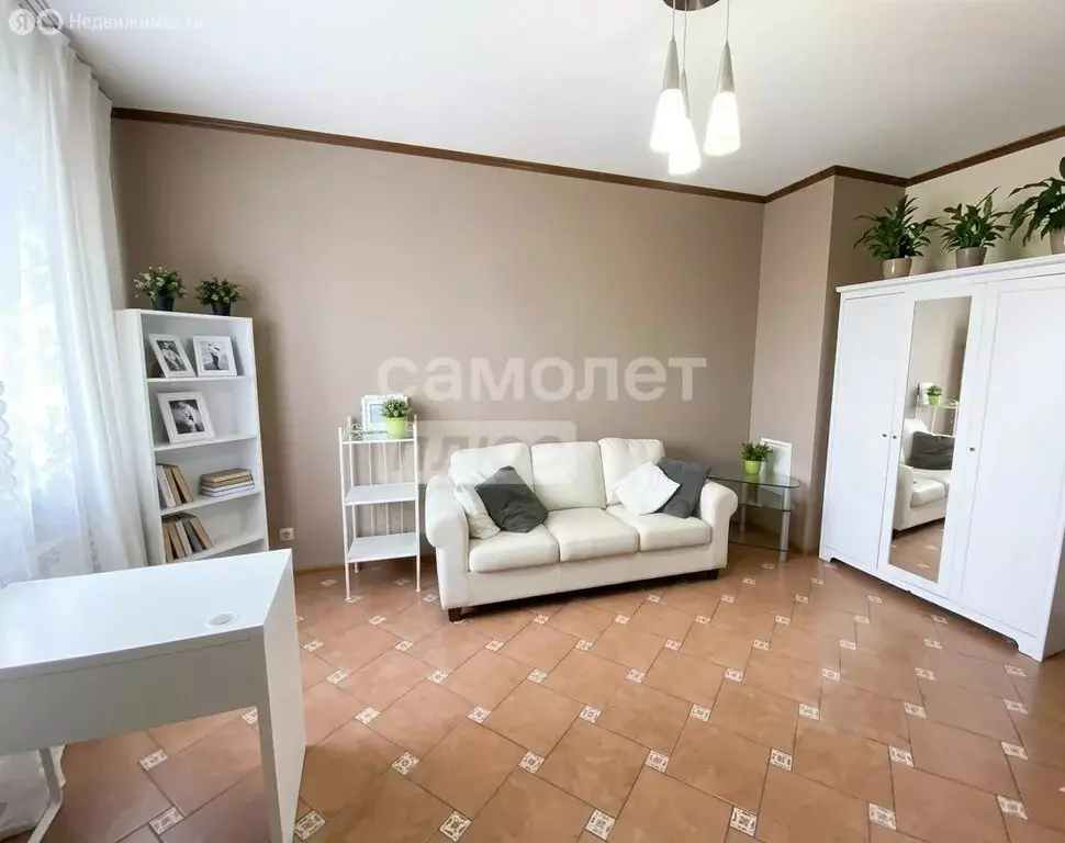 2-комнатная квартира: Омск, улица Арнольда Нейбута, 6 (80 м) - Фото 1