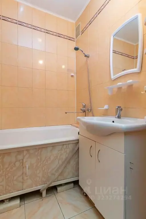 3-к кв. Омская область, Омск Заозерный мкр, ул. Глинки, 1 (60.0 м) - Фото 1