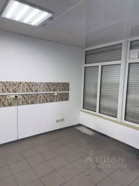 Торговая площадь в Крым, Симферополь ул. Маршала Жукова, 32 (15 м) - Фото 1