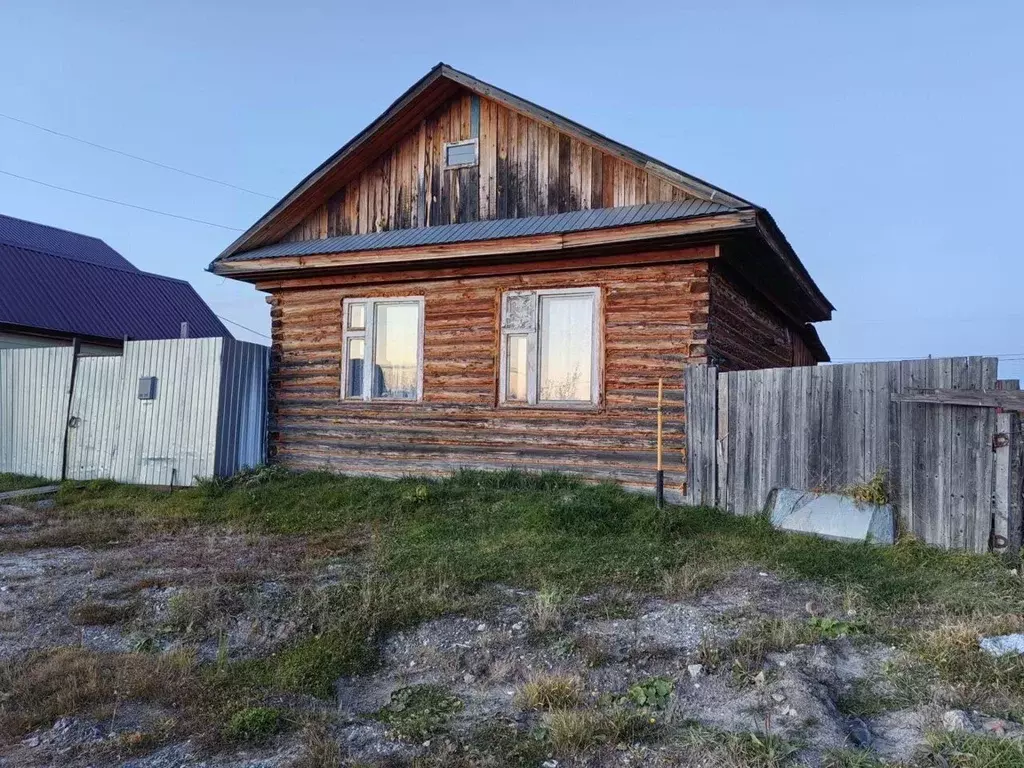 Дом в Тюменская область, Тобольск ул. Панфиловцев (40 м) - Фото 0