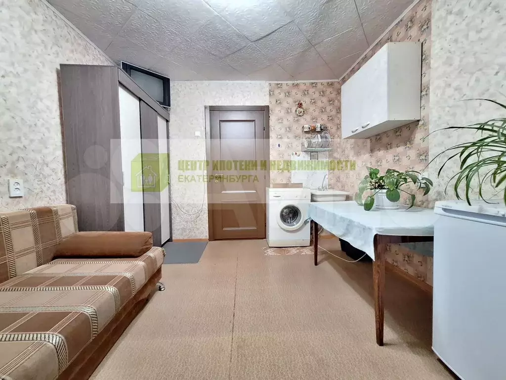 Комната 12,1 м в 8-к., 1/9 эт. - Фото 0