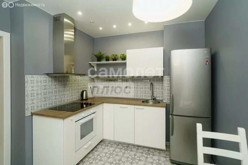 2-комнатная квартира: Омск, улица Ватутина, 18 (66.6 м) - Фото 0