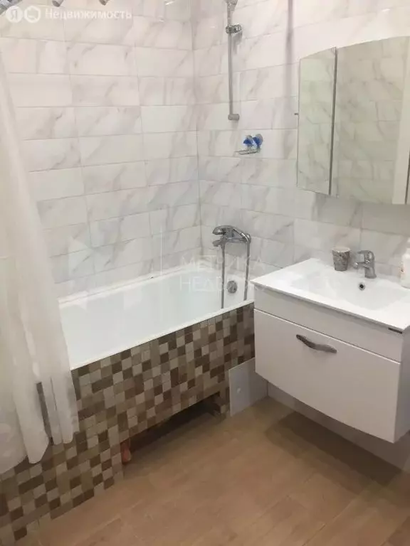 2-комнатная квартира: Тюмень, улица Елизарова, 12 (76.5 м) - Фото 0