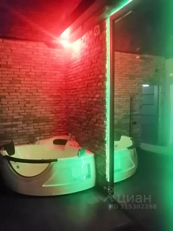 1-к кв. Омская область, Омск ул. Декабристов, 114 (92.0 м) - Фото 1