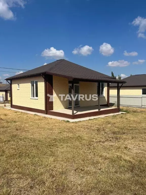 Дом в Крым, Симферопольский район, Чистенское с/пос, с. Новозбурьевка  ... - Фото 1