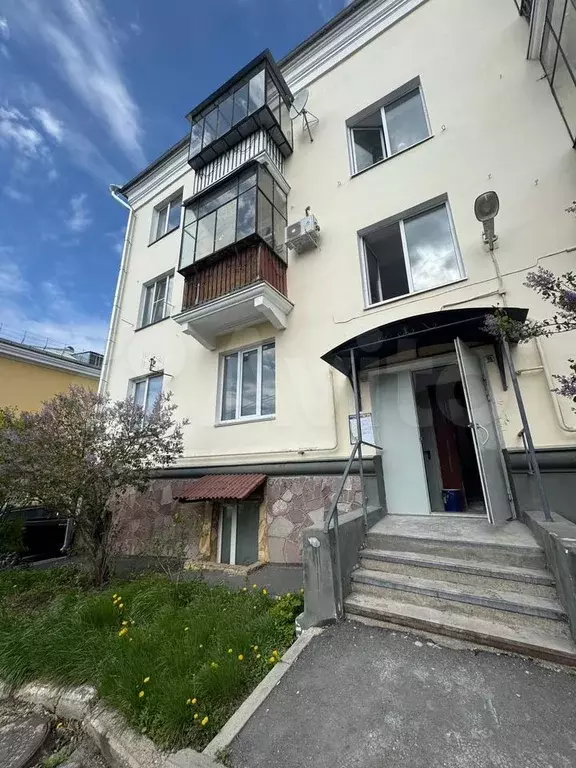 Комната 13,8 м в 3-к., 1/3 эт. - Фото 1