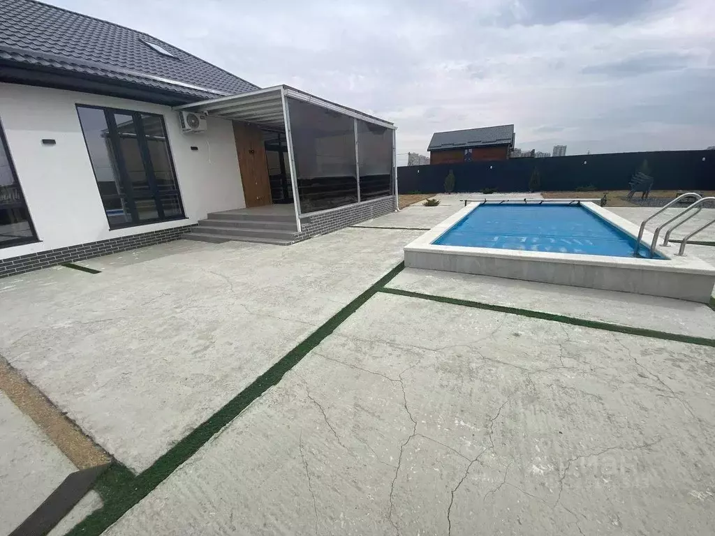 Дом в Адыгея, Тахтамукайский район, Старобжегокай аул ул. Чехова, 5 ... - Фото 1