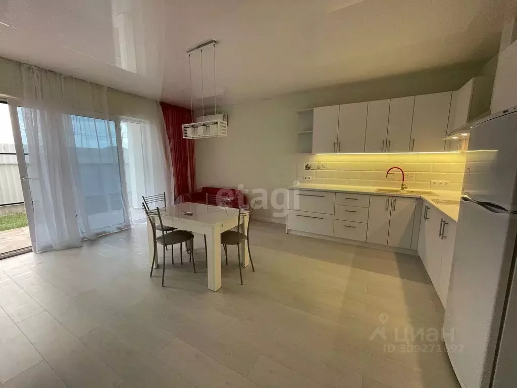 Дом в Крым, Сакский район, с. Уютное, Пруд кп  (110 м) - Фото 1