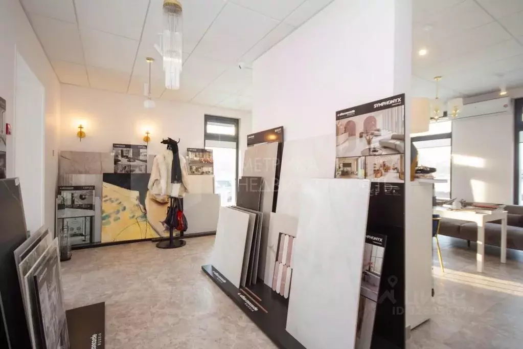 Торговая площадь в Тюменская область, Тюмень ул. 2-я Луговая, 22к1 (60 ... - Фото 1