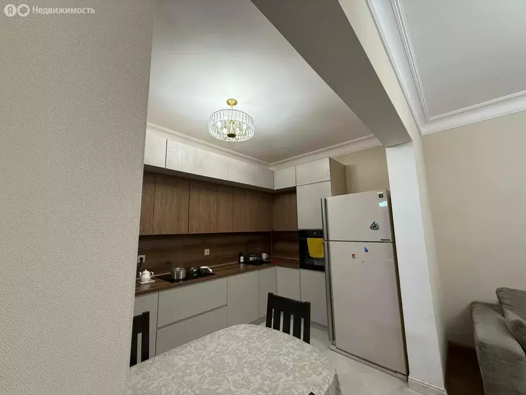3-комнатная квартира: Махачкала, Сергокалинская улица, 15А (90 м) - Фото 1