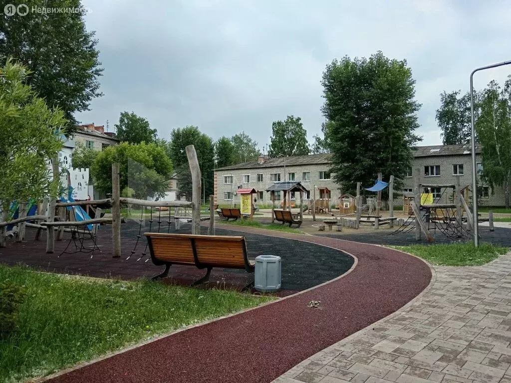 3-комнатная квартира: микрорайон Мелиораторов, улица 70 лет Октября, ... - Фото 0