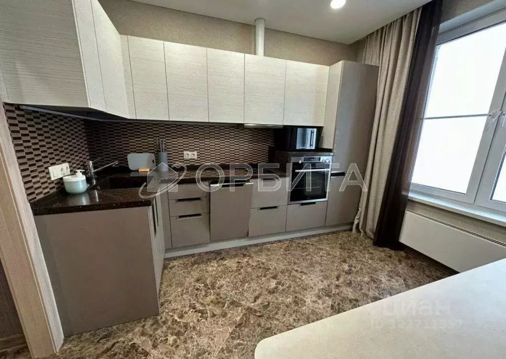 2-к кв. Тюменская область, Тюмень ул. Фармана Салманова, 10 (55.0 м) - Фото 1