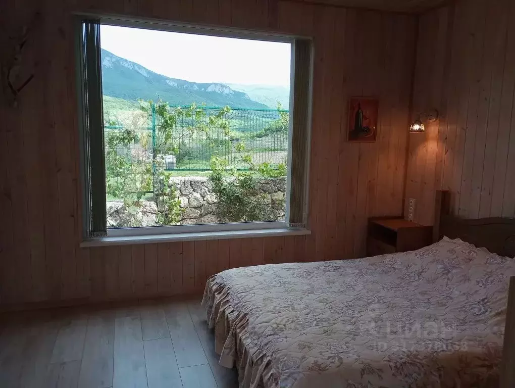 Дом в Крым, Бахчисарайский район, Голубинское с/пос, с. Соколиное ул. ... - Фото 1