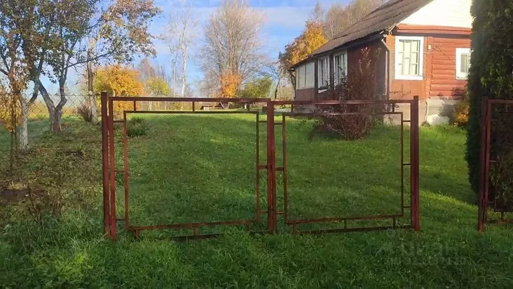 Дом в Ленинградская область, Лужский район, Серебрянское с/пос, д. ... - Фото 1