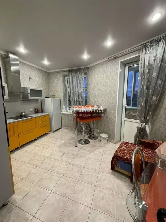 1-к кв. Белгородская область, Старый Оскол Степной мкр, 1 (76.0 м) - Фото 1