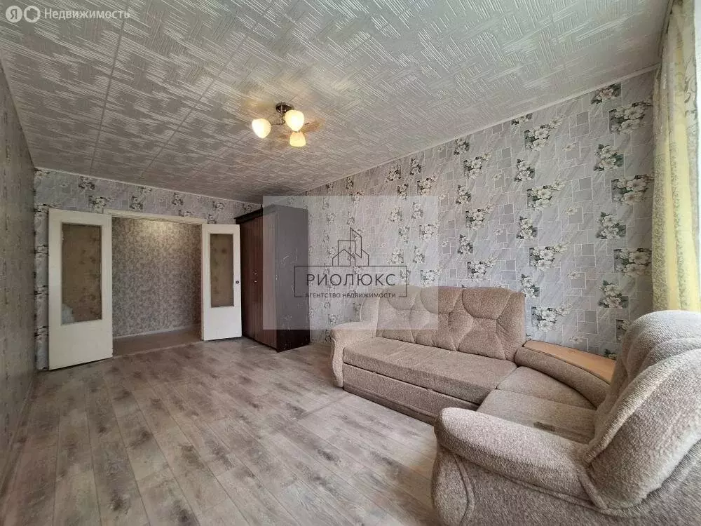 3-комнатная квартира: Магнитогорск, улица Калмыкова, 3 (65 м) - Фото 0
