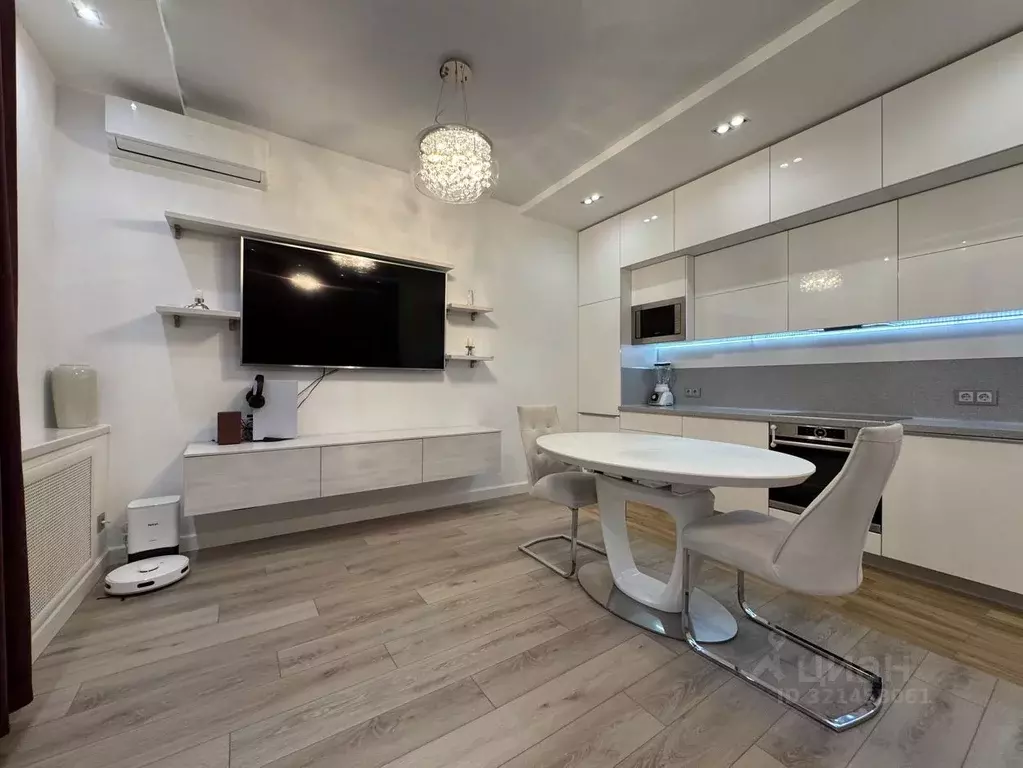 2-к кв. Кировская область, Киров ул. Никитская, 100 (71.6 м) - Фото 1