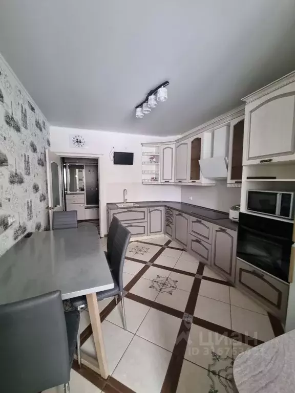 3-к кв. Оренбургская область, Оренбург ул. Карпова, 3 (83.0 м) - Фото 1
