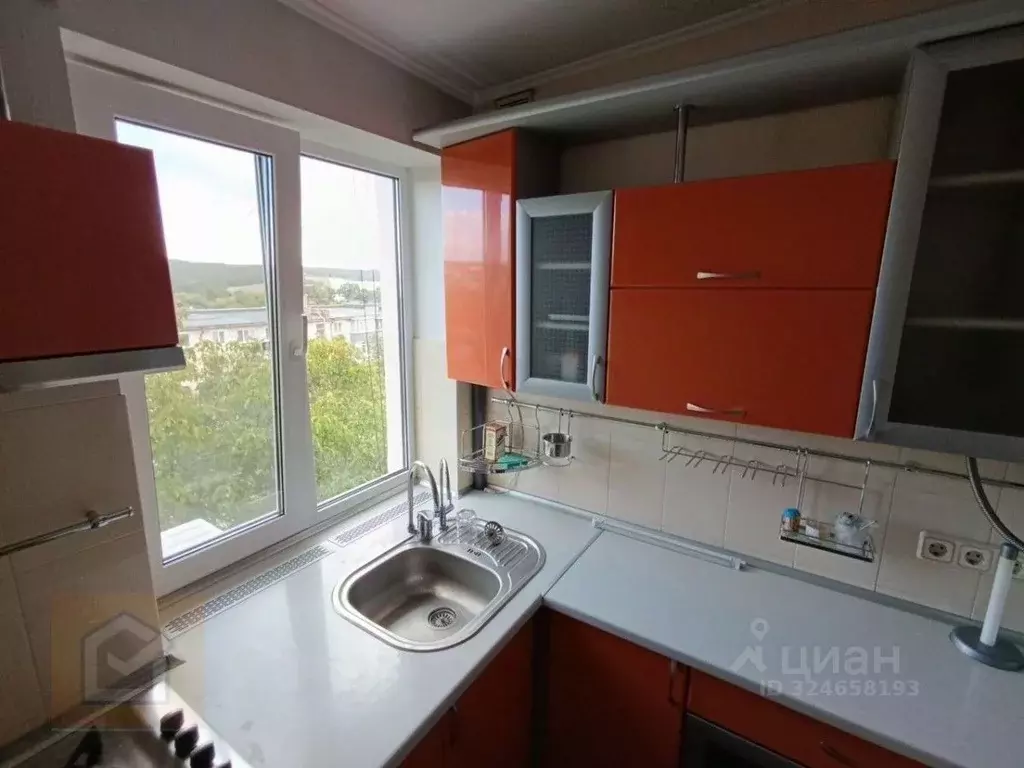 2-к кв. Крым, Симферополь ул. Первомайская, 10А (44.8 м) - Фото 0