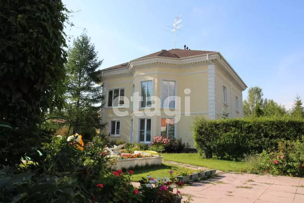 Дом в Тюменская область, Тюмень Петербургская ул. (379 м) - Фото 0