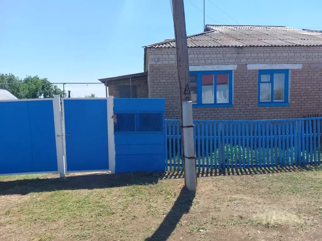 Дом в Оренбургская область, Саракташский район, Новочеркасский ... - Фото 0