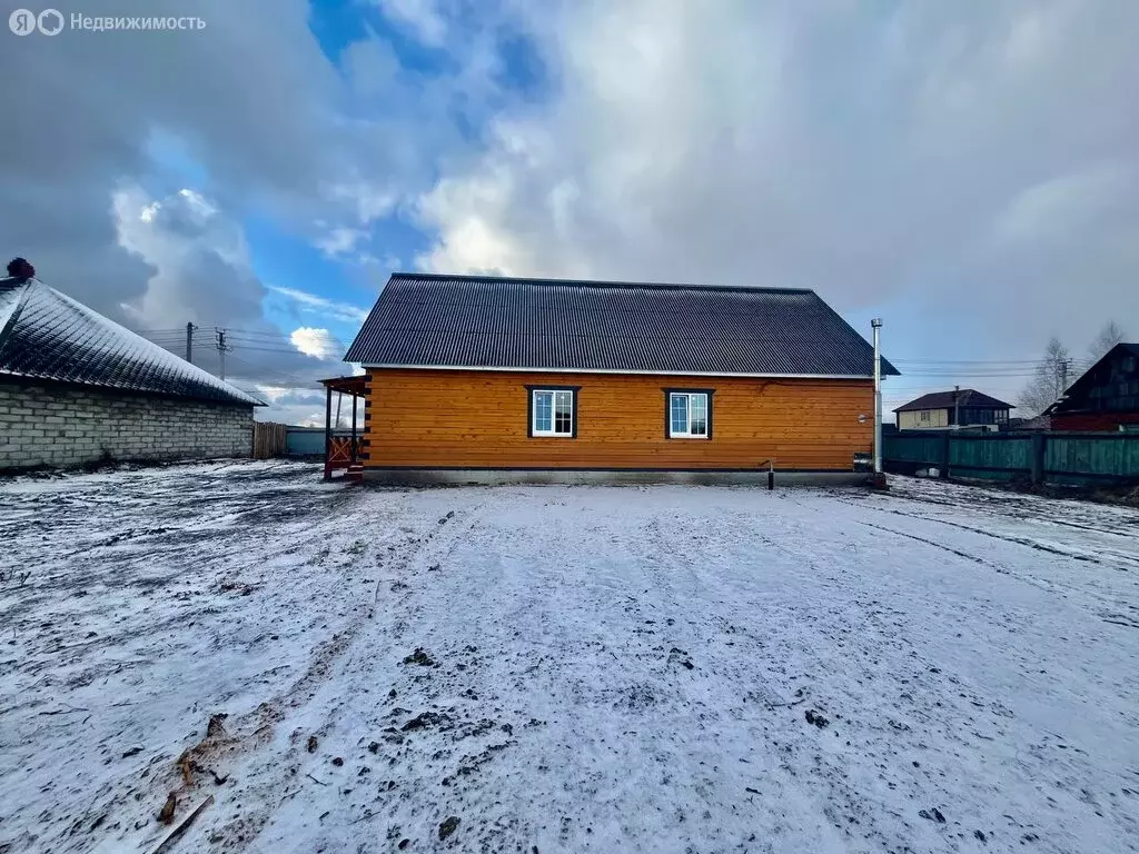 Дом в село Урик, Советская улица (250 м) - Фото 1