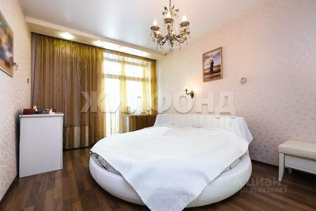 3-к кв. Новосибирская область, Новосибирск ул. Ленина, 20 (83.2 м) - Фото 0